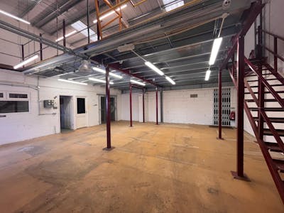 Unit 10 The Business Centre Corinium Industrial Estate, Amersham,, Industrial / Workshops To Let - WhatsApp Image 20250707 at 122056_ce5a4539.jpg