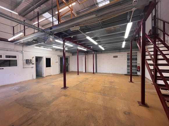 Unit 10 The Business Centre Corinium Industrial Estate, Amersham,, Industrial To Let - WhatsApp Image 20250707 at 122056_ce5a4539.jpg