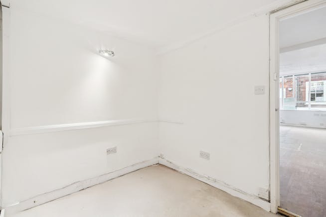 15 Temple Street, Aylesbury, Offices To Let - DSC00293-2-e7d9000103d30e607a074153d97ee69c.jpg