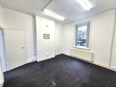6 Howard Street, Glossop, Office To Let - 20260602_162035.jpg