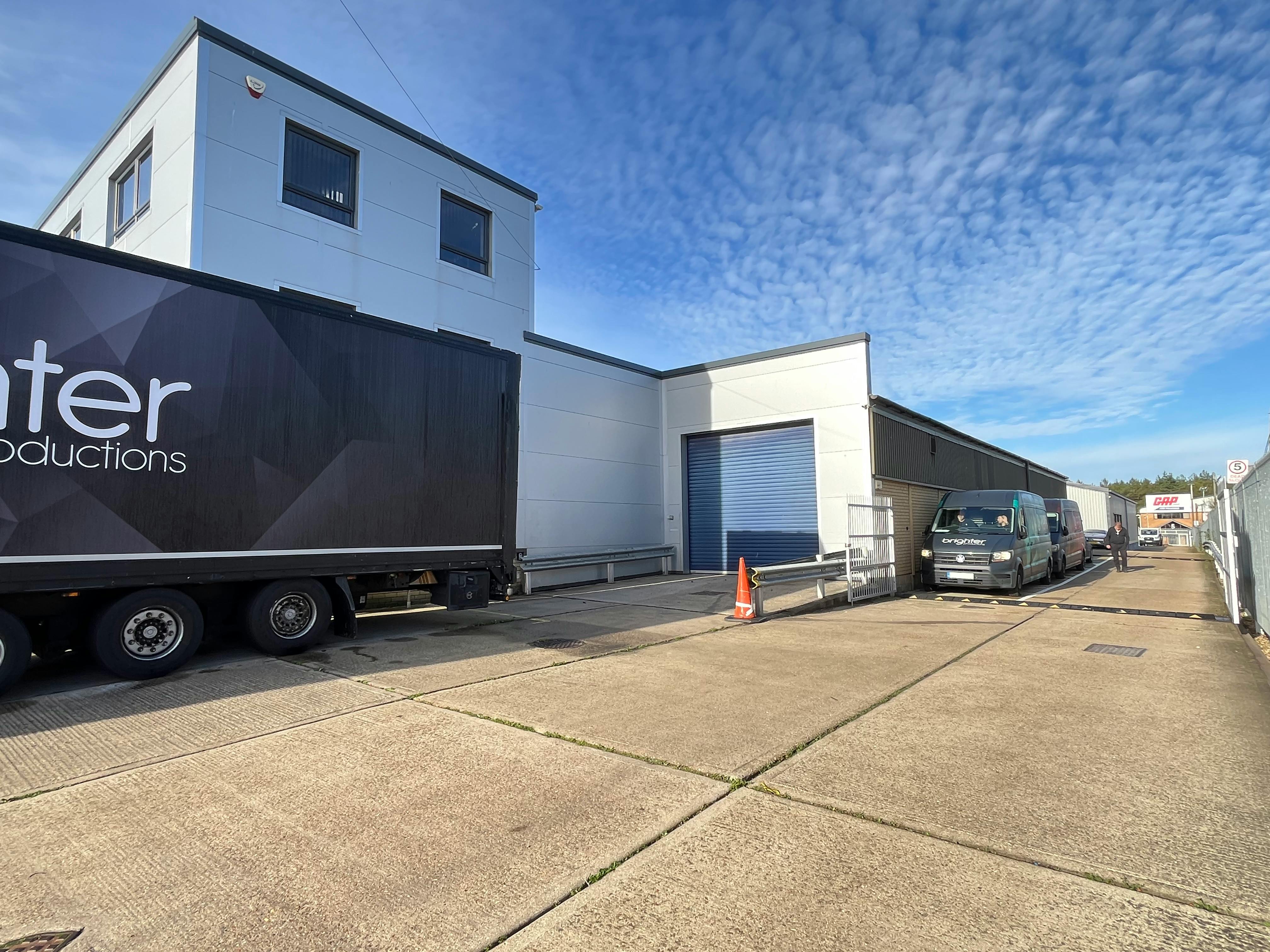 Retail/Shop in Wimborne - photo 3