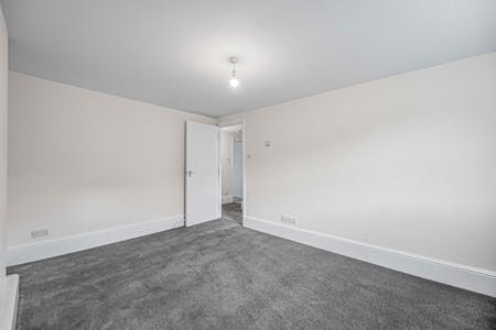 Frobisher Street, London, Residential Flat To Let - Living Room