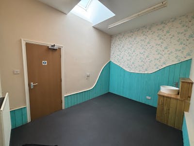 Unit 5, Stoke-on-Trent, Retail To Let - Room 3