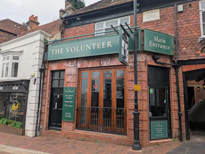 5 Wharf Street, Godalming, Pub / Retail To Let - PXL_20260915_122057172.jpg