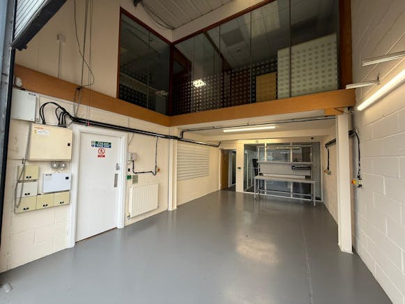 2 Parkside Centre, Southend-on-Sea, Industrial To Let - IMG20251014WA0012.jpg