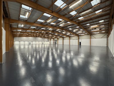 Unit E, Dolphin Estate, Windmill Road West, Sunbury-On-Thames, Industrial / Warehouse To Let - IMG_1335.JPG