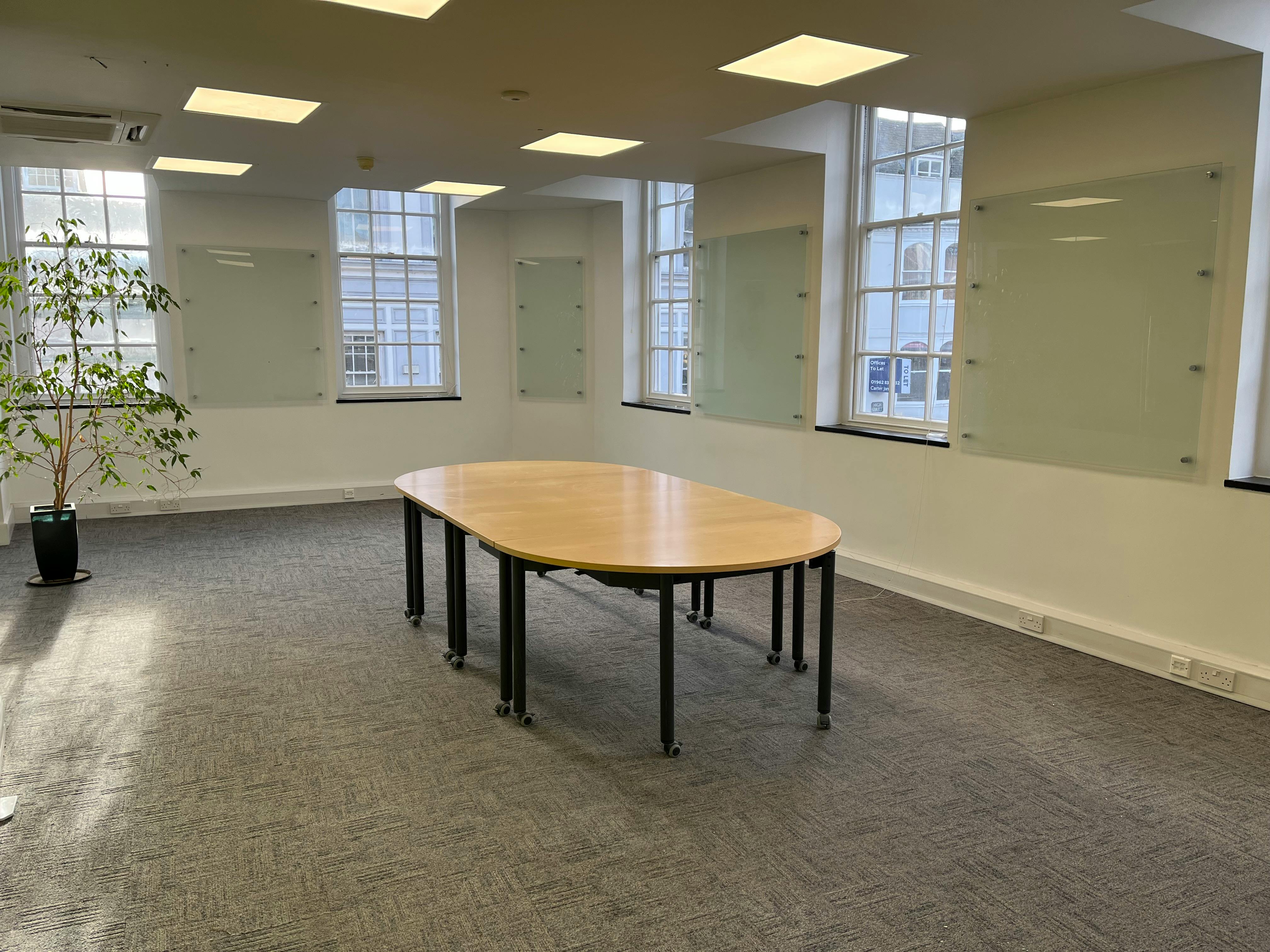 Office in Winchester - photo 2