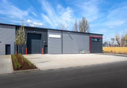 697 Stirling Road, Slough, Industrial / Warehouse To Let - 697 Gresham Stirling Road 6.jpg