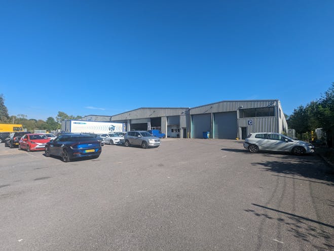 Unit C, Burnt Common Distribution Centre, Guildford, Warehouse & Industrial To Let - PXL_20230904_151617430.jpg