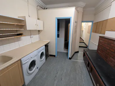 252 St. Albans Road, Watford, Retail To Let - PXL_20260617_132840526.jpg