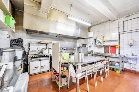 20 North Parade, Edgware, Residential / Retail For Sale - 13122244685588aaa5b34ARW.jpg