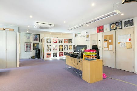 The Timber Yard, London, Office For Sale - 0451cbe5b4b407f2aa9c4a34dc03a5efthetimberyardunit15drysdalestreetn16ndhoxtonshoreditchofficestudiointernal10dominionlondon.jpg