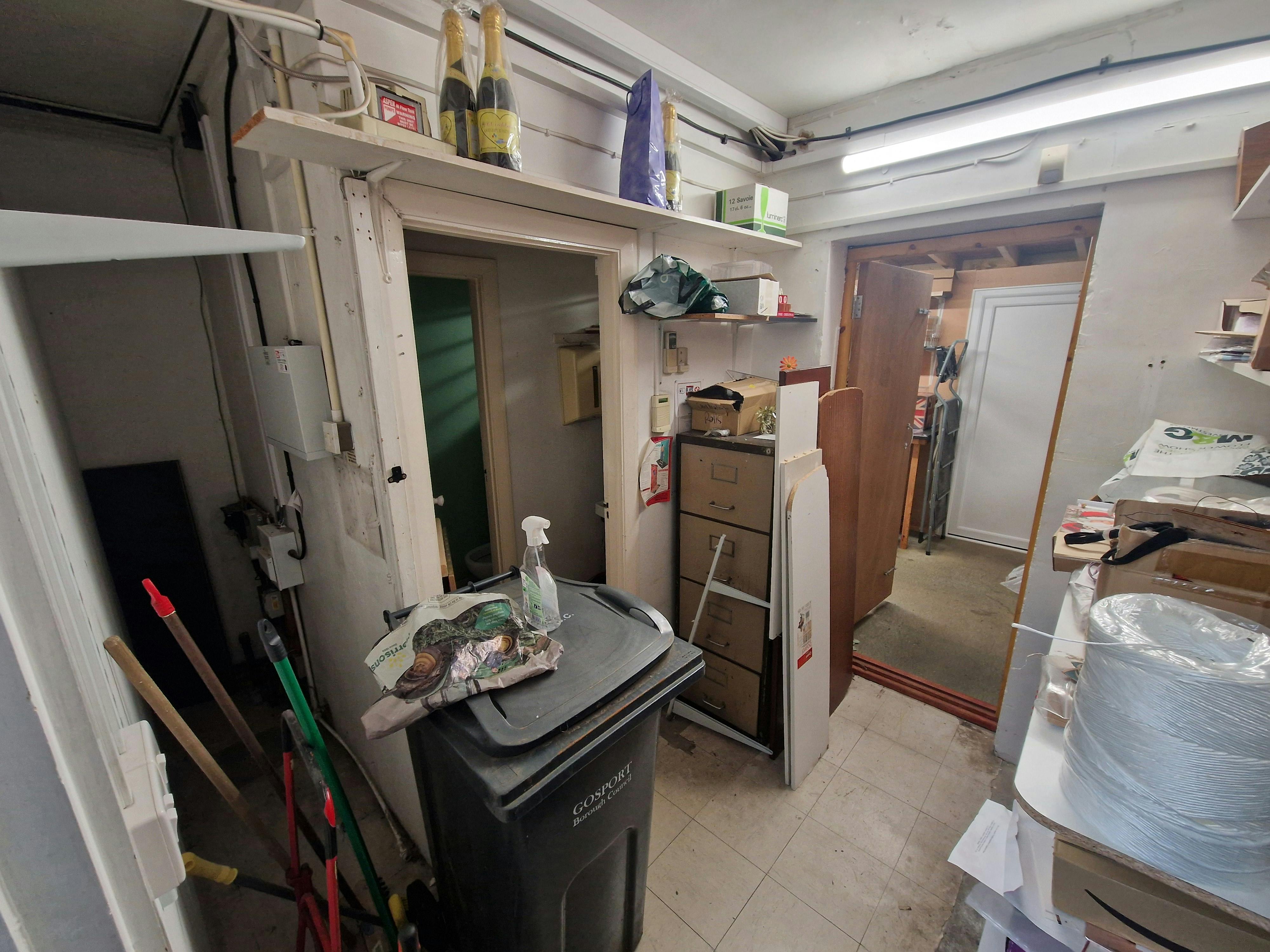 Retail/Shop in Gosport - photo 2