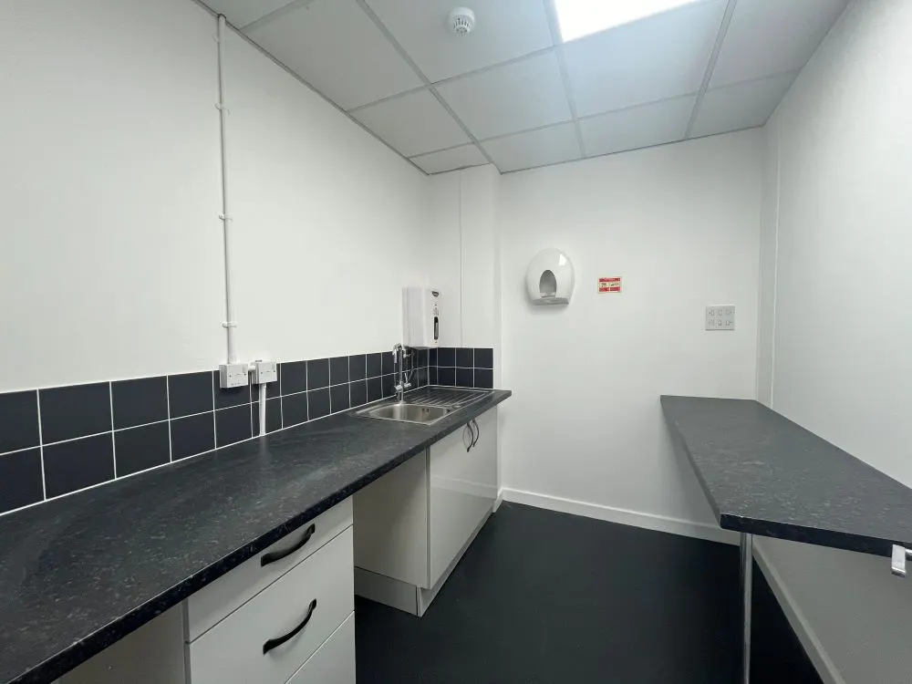 1 Canada Close, Banbury, Industrial / Office To Let - image00040.jpg