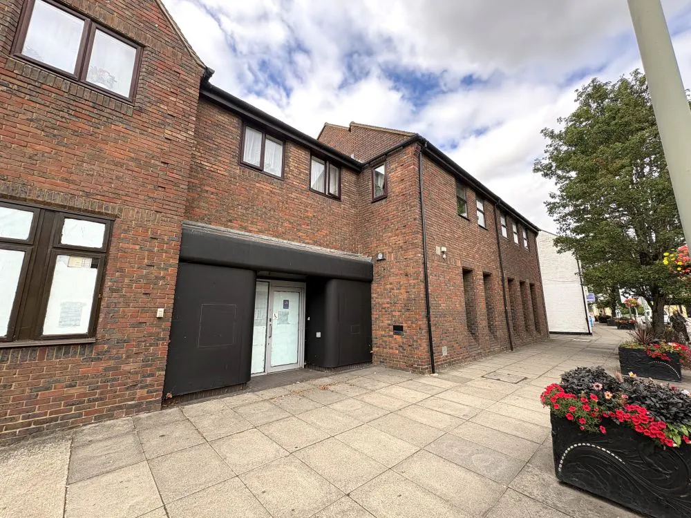 1-7 Manorsfield Road, Bicester, Office / Retail To Let - IMG_3687.jpg