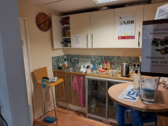 Brookers Corner, Crowthorne, Retail For Sale - proYaSvCE7j.jpeg