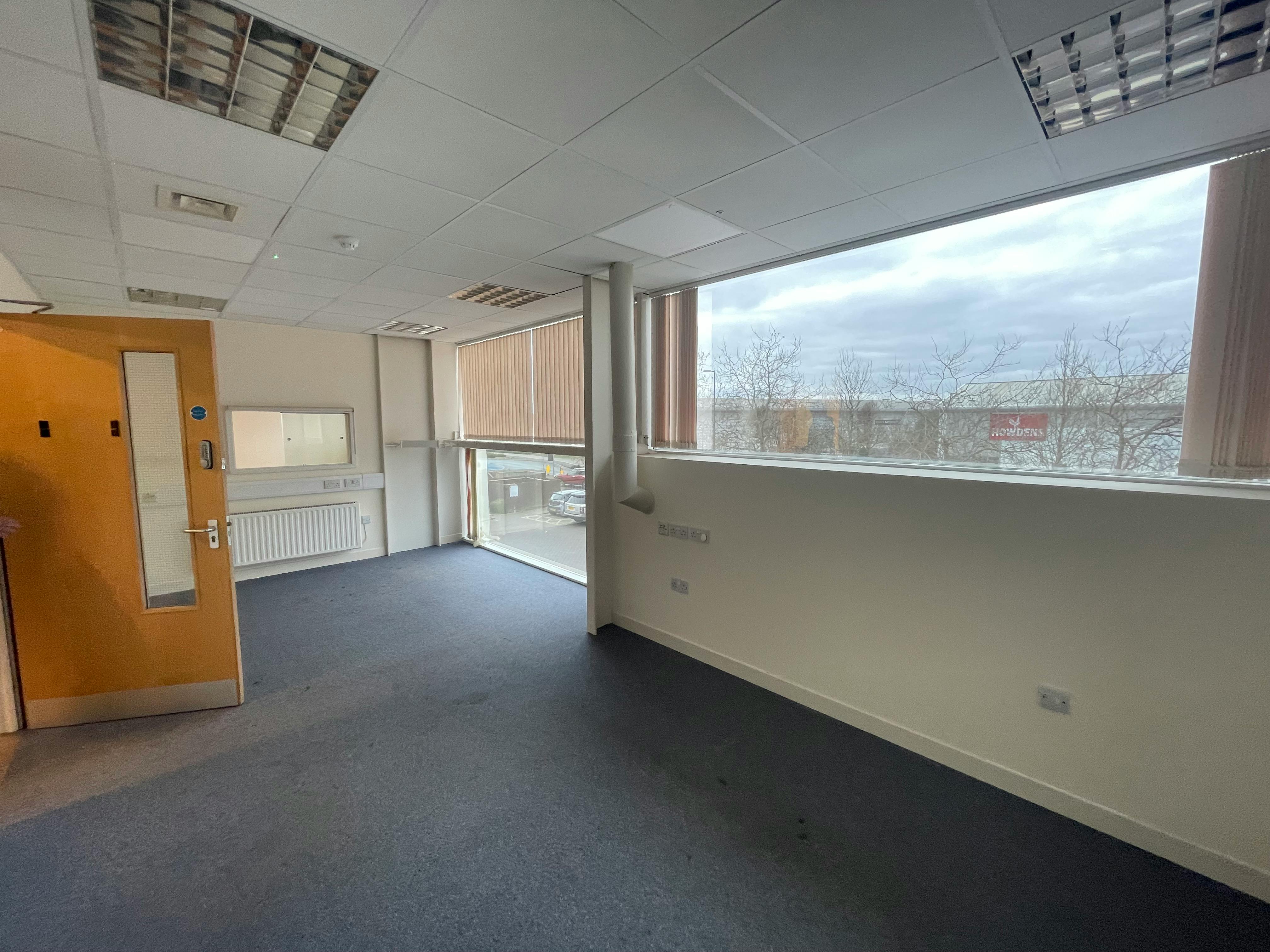 Office in Southsea - photo 3