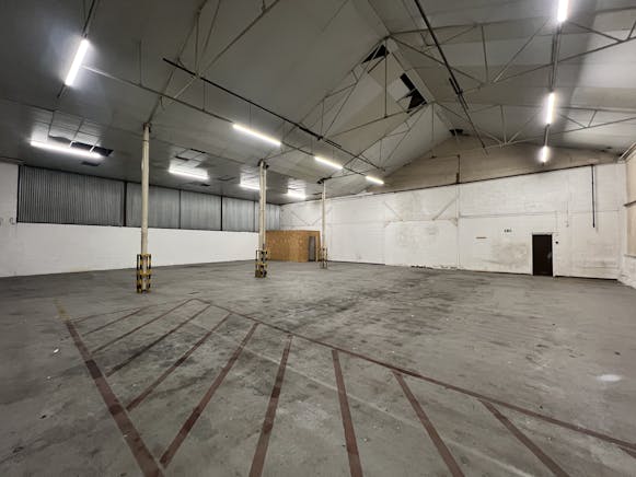 Unit 6, Bristol, Industrial To Let - 20250408_083113327_iOS.jpg