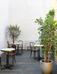 343 Ladbroke Grove, London, Retail To Let - DSC_5224 copy 2.jpg