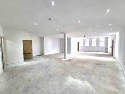 18A Great Underbank, Stockport, Office / Retail To Let - 20241021_123848.jpg