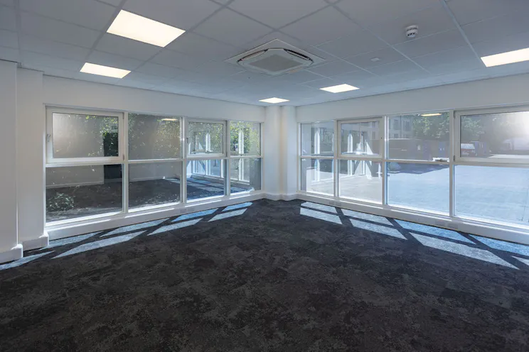 8 The Sterling Centre, Bracknell, Industrial / Warehouse To Let - SterlingCentre-Bracknell-05.jpg