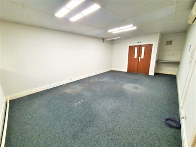 Maxron House, Stockport, Office To Let - 20220201_085332 2.jpg