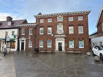 5 The Square, Petersfield, Office / Retail To Let / For Sale - Photo 16-01-2026, 09 56 30.jpg - More details and enquiries about this property