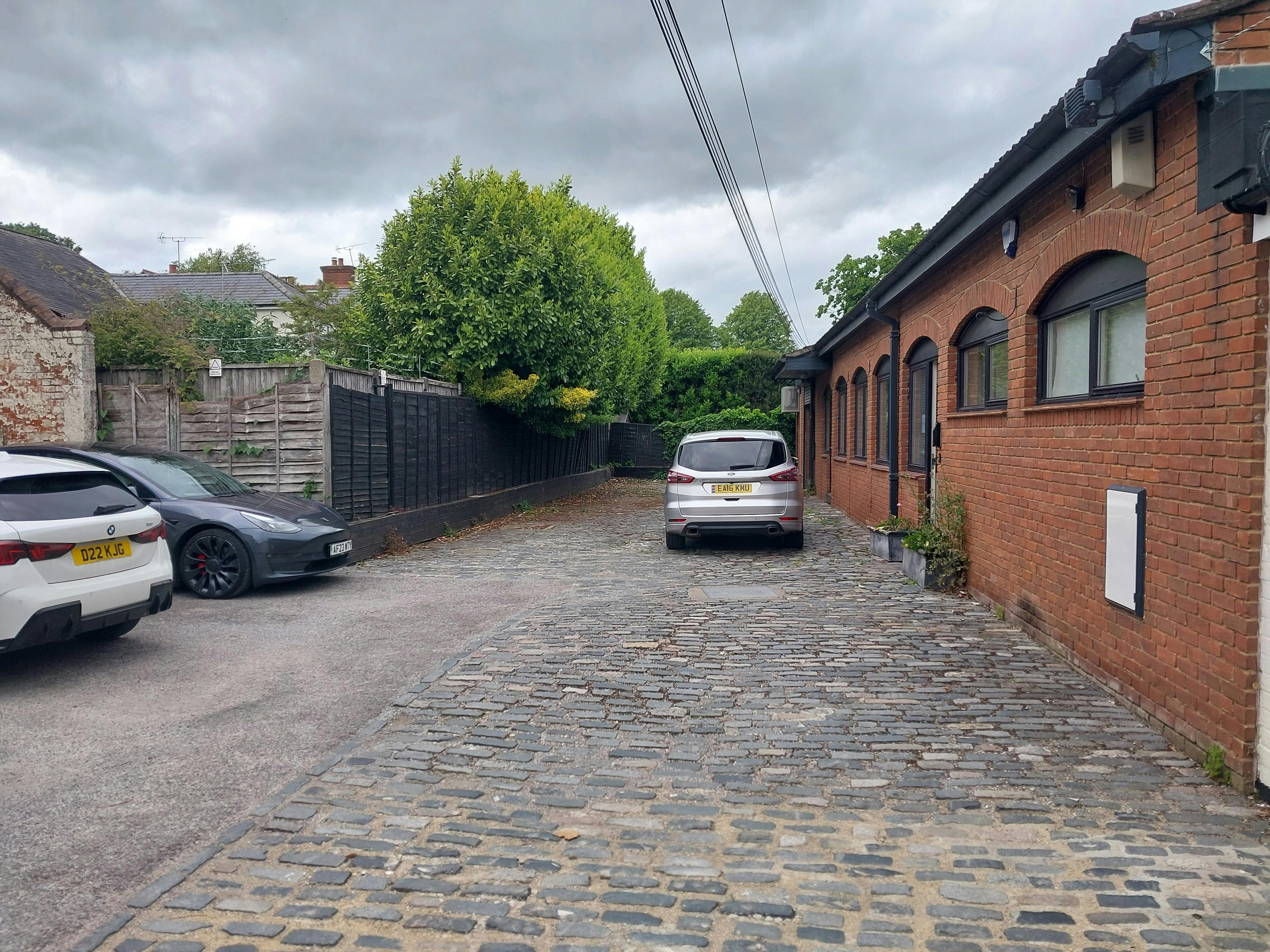 59B High Street, Ascot, Offices To Let - 20260518_165427.jpg