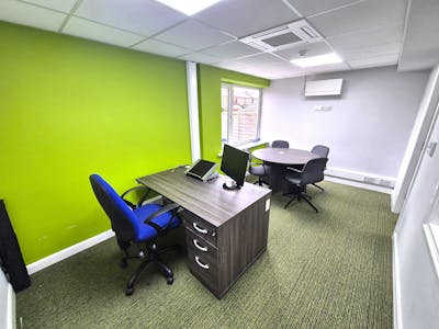 386 Buxton Road, Stockport, Office / Retail To Let - 20250717_123431.jpg