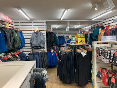 126-127 Queens Road, Brighton, Retail To Let - 20210608_115300313_iOS.jpg