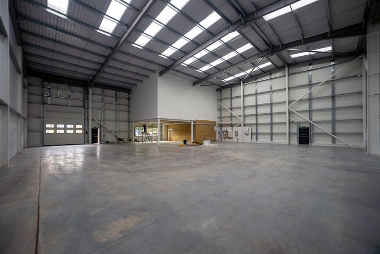 Unit 4 Millars Business Park, Wokingham, Industrial / Warehouse To Let - Unit 4 - Warehouse2.jpg