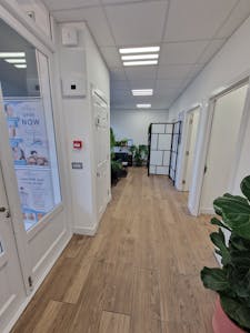 Ground Floor Unit, 530 Roman Road, London, Office / Retail To Let - 20230217_160406.jpg