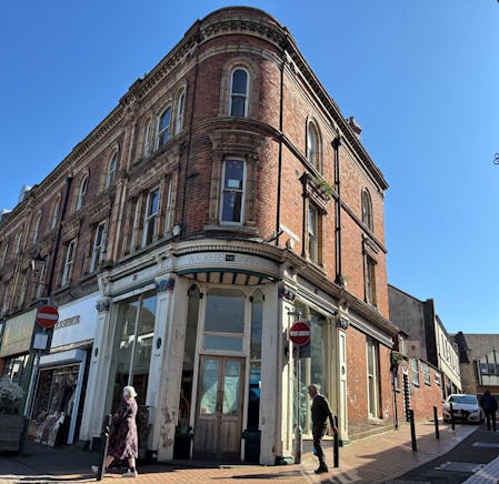 1 Threadneedle Street &, 22 Kendrick Street, Stroud, Retail For Sale - Ext.jpg