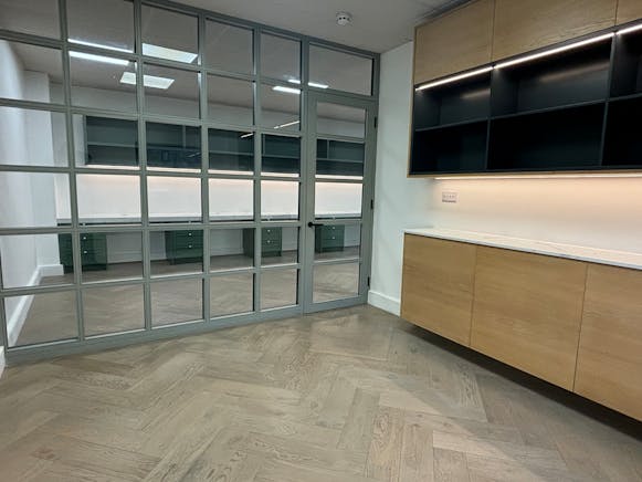 Unit 15, Falcon Court, Earlsfield, Industrial To Let - office 1.jpg