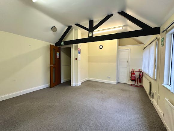 42b High Street North, Dunstable, Office To Let - IMG_5240.JPG