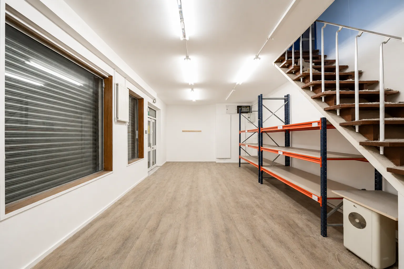 30 Oxford Road, Uxbridge, Class E Retail / Leisure / Gym / Leisure / Light Industrial / Office / Retail / Showroom / Trade Counter / Warehouse To Let - EDIT Clean Industrial Retail Warehouse Interior.png
