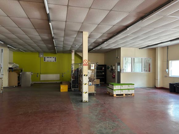 Unit 1, Kingfisher Business Park, Stroud To Let / For Sale - Int 6.jpg