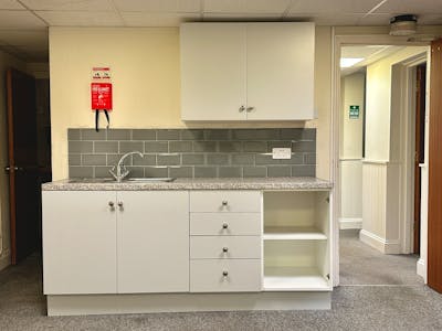 42b High Street North, Dunstable, Office To Let - IMG_5245.JPG