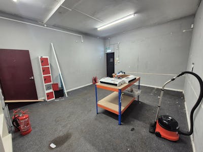 47 High Street West, Glossop, Retail To Let - 20260121_163822.jpg