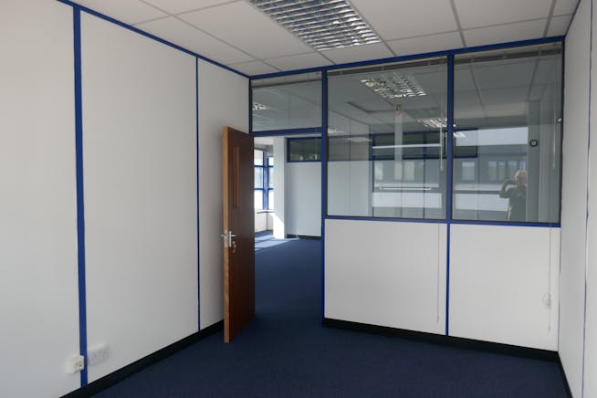 5 Astra Centre, Edinburgh Way, Harlow, Offices To Let - P1030366.JPG