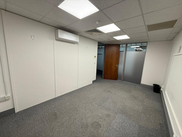 Woodland Place, Wickford, Office To Let - IMG20251119WA0054.jpg