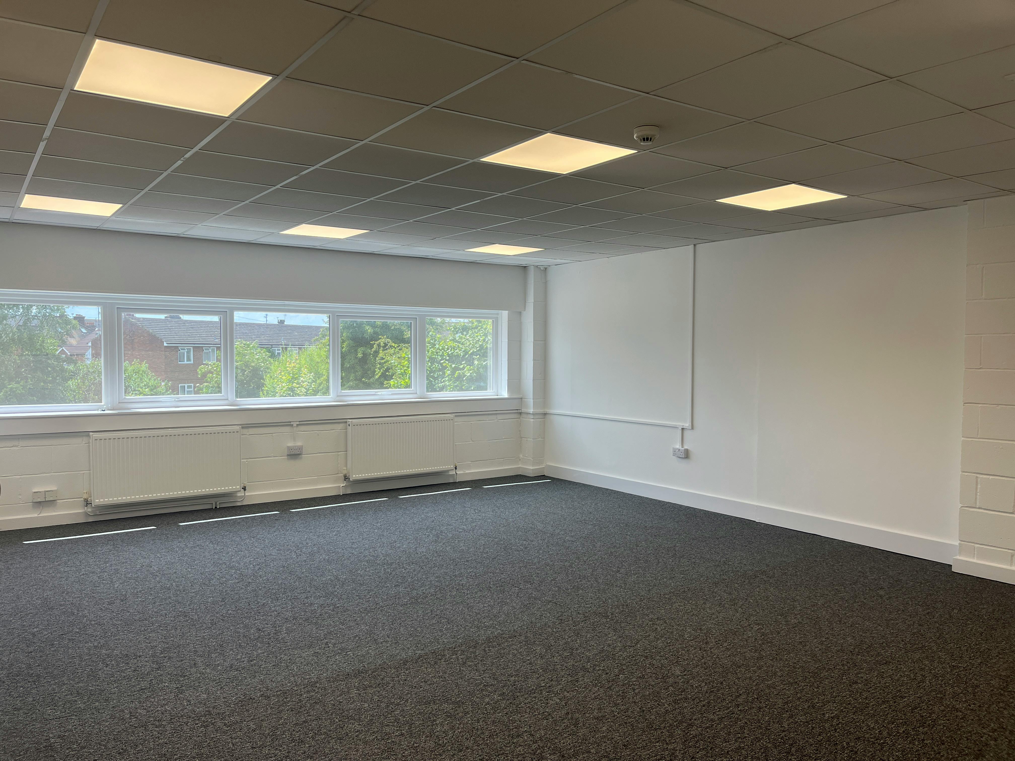 Unit 9, Vale Industrial Estate, Aylesbury, Industrial To Let - IMG_3112.JPG