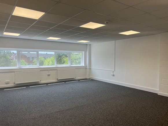 Unit 9, Vale Industrial Estate, Aylesbury, Industrial To Let - IMG_3112.JPG