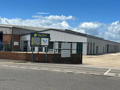 Units 2-4 The Point, Aylesbury, Industrial To Let - 20260610_161553541_iOS.jpg