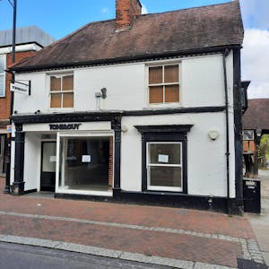 46 High Street, Godalming Surrey, Retail To Let - 20240416_115848.jpg