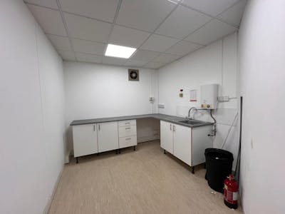 Suite 4, Tower House, Aylesbury, Office To Let - WhatsApp Image 20250606 at 160456_436f9d2f.jpg