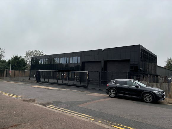 Unit 4, Wellington Road, St. Albans, Offices To Let - OUTSIDE VIEW.jpg