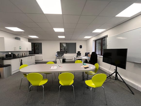 Ground Floor 19 Chiltern Court, Asheridge Road, Chesham, Offices To Let - WhatsApp Image 20251103 at 150413_f9fbd932.jpg