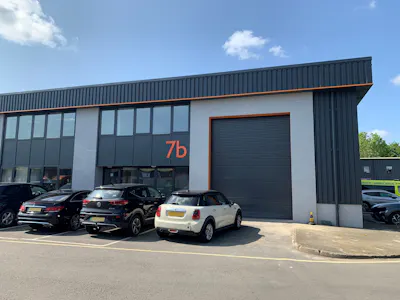 Unit 7B Vale Industrial Estate, Watford, Light Industrial / Warehouse To Let - 2-1.jpg