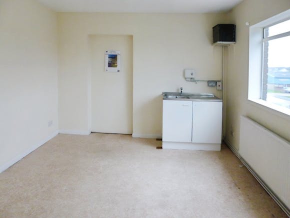 52 Vanguard Way, Southend-on-Sea, Industrial To Let - 6ef9c15d-P1010418.JPG